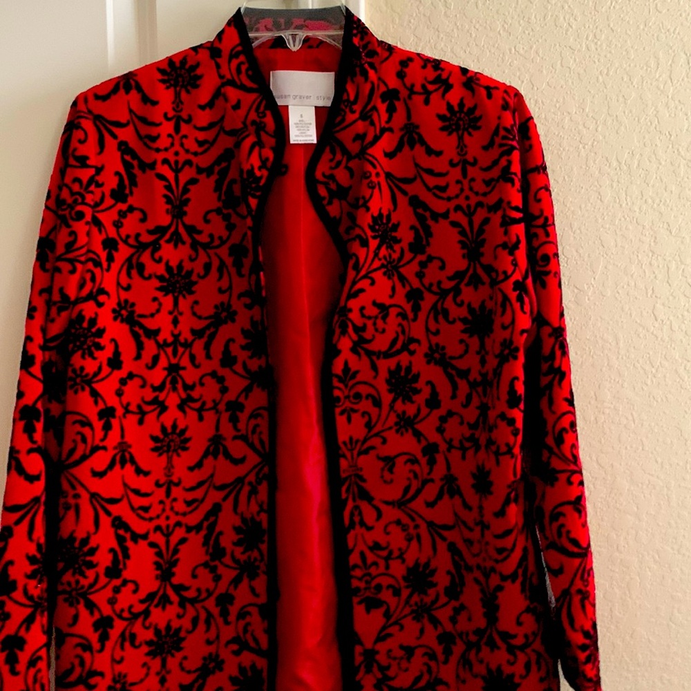 Beautiful blouse made in Hongkong Small shell 100 percent polyester nylon lining